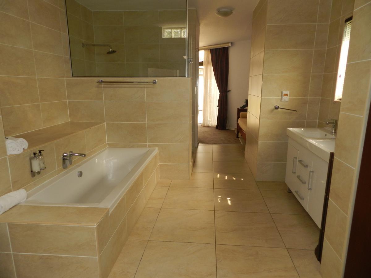 Hotel Le Petit Fillan Sandton Esterno foto